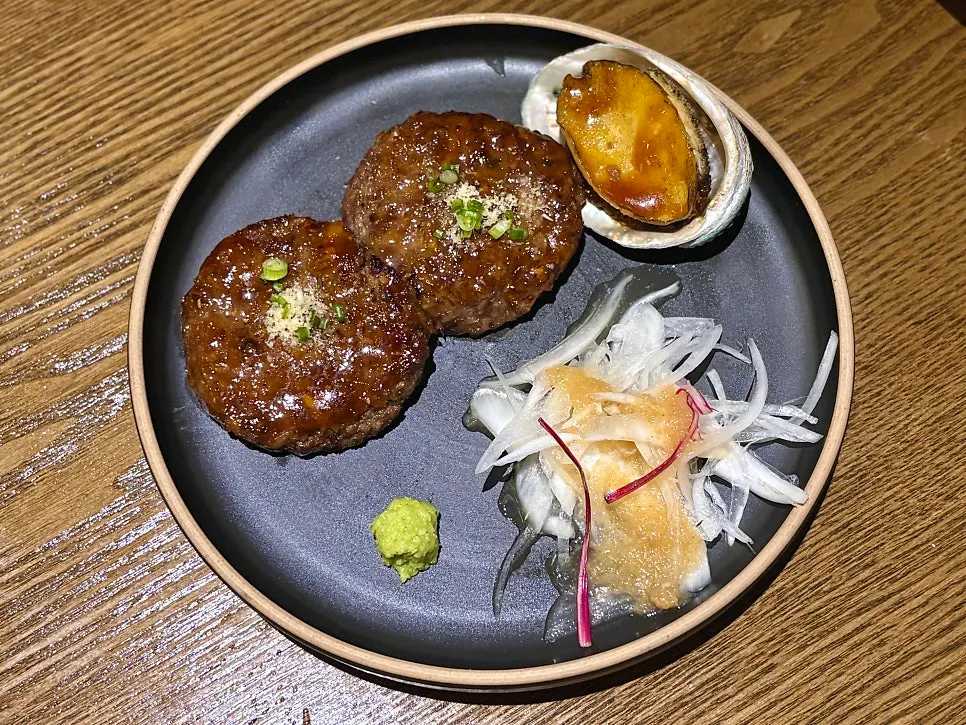 Table setting for the abalone tteokgalbi set main course