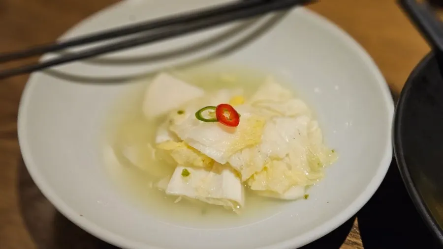 코스 첫 순서로 나온 녹두죽