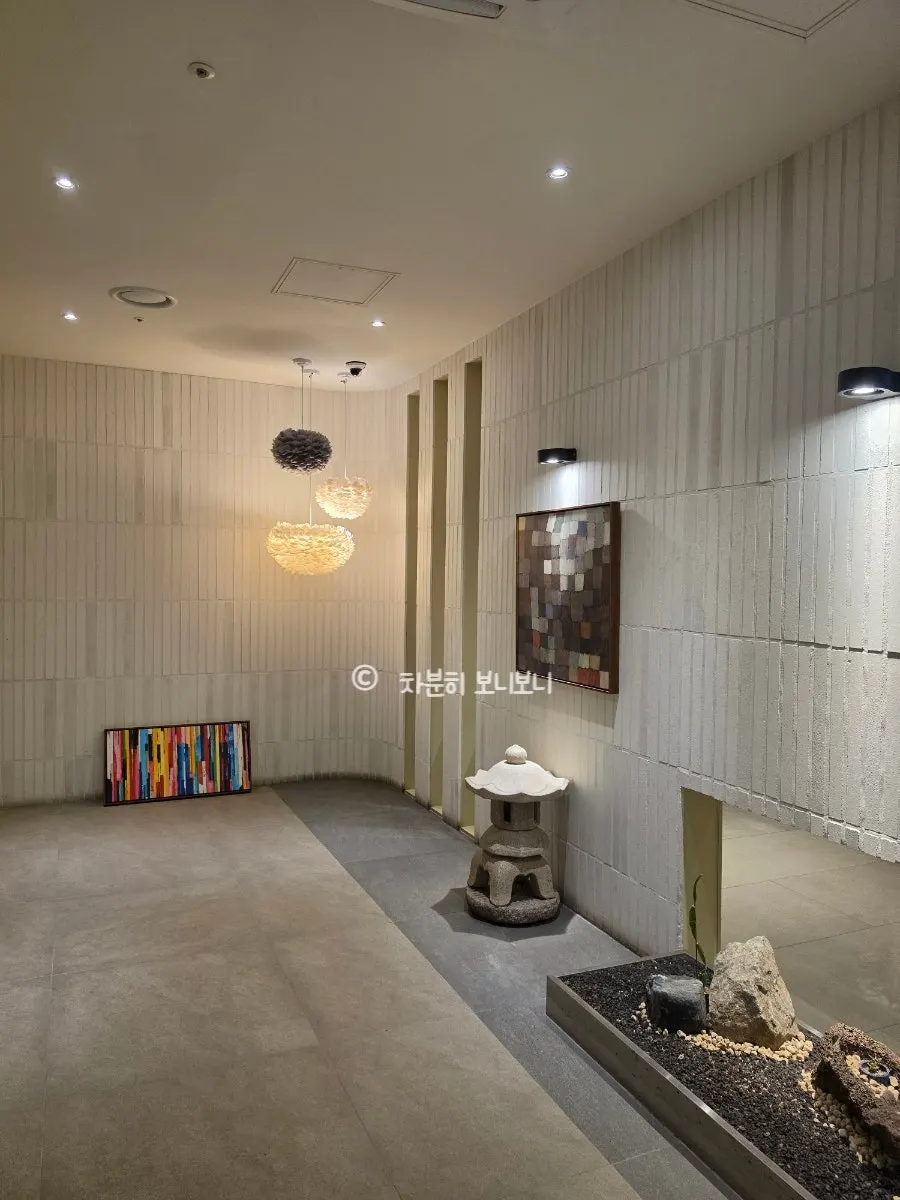 Không gian điềm tĩnh bên trong Modam Dining Gwanghwamun