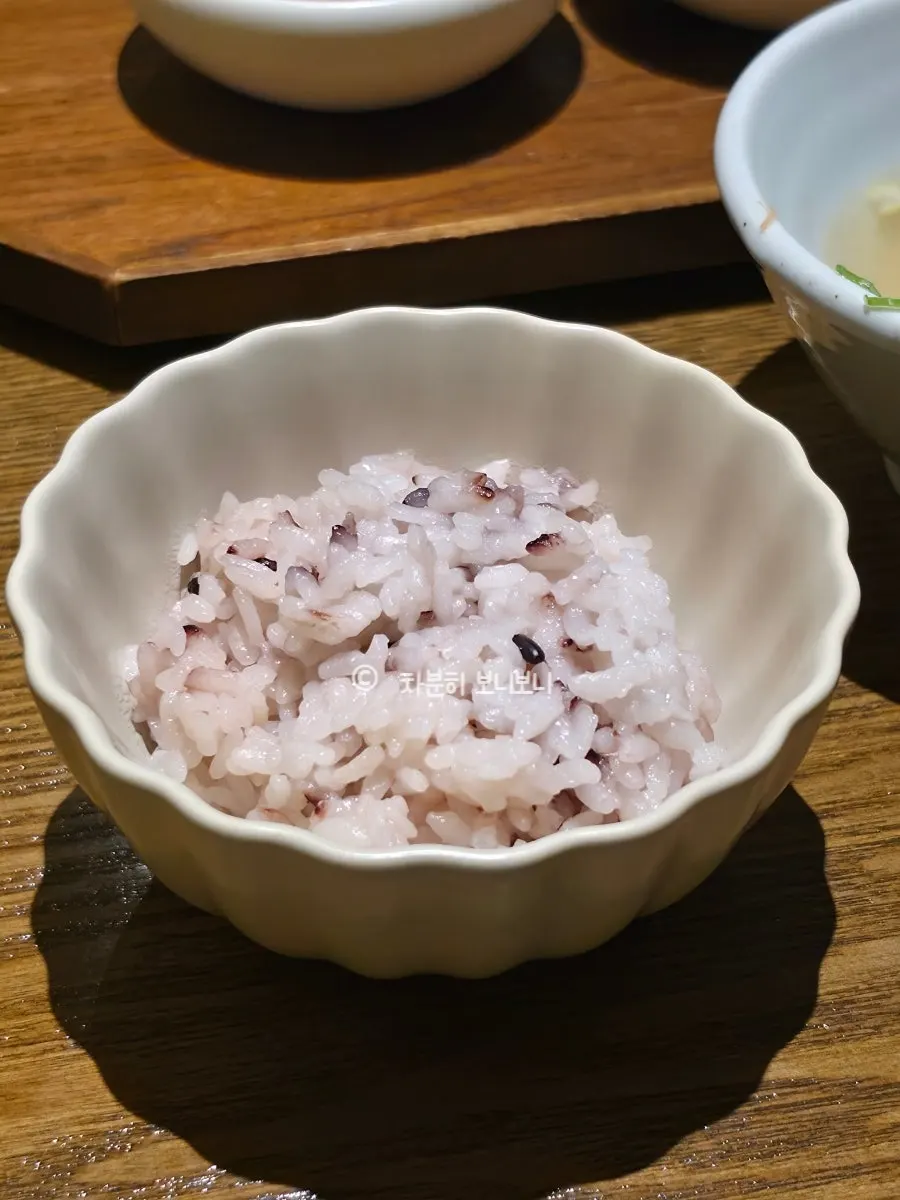 Cơm trắng và canh hôm nay trong bữa ăn chính