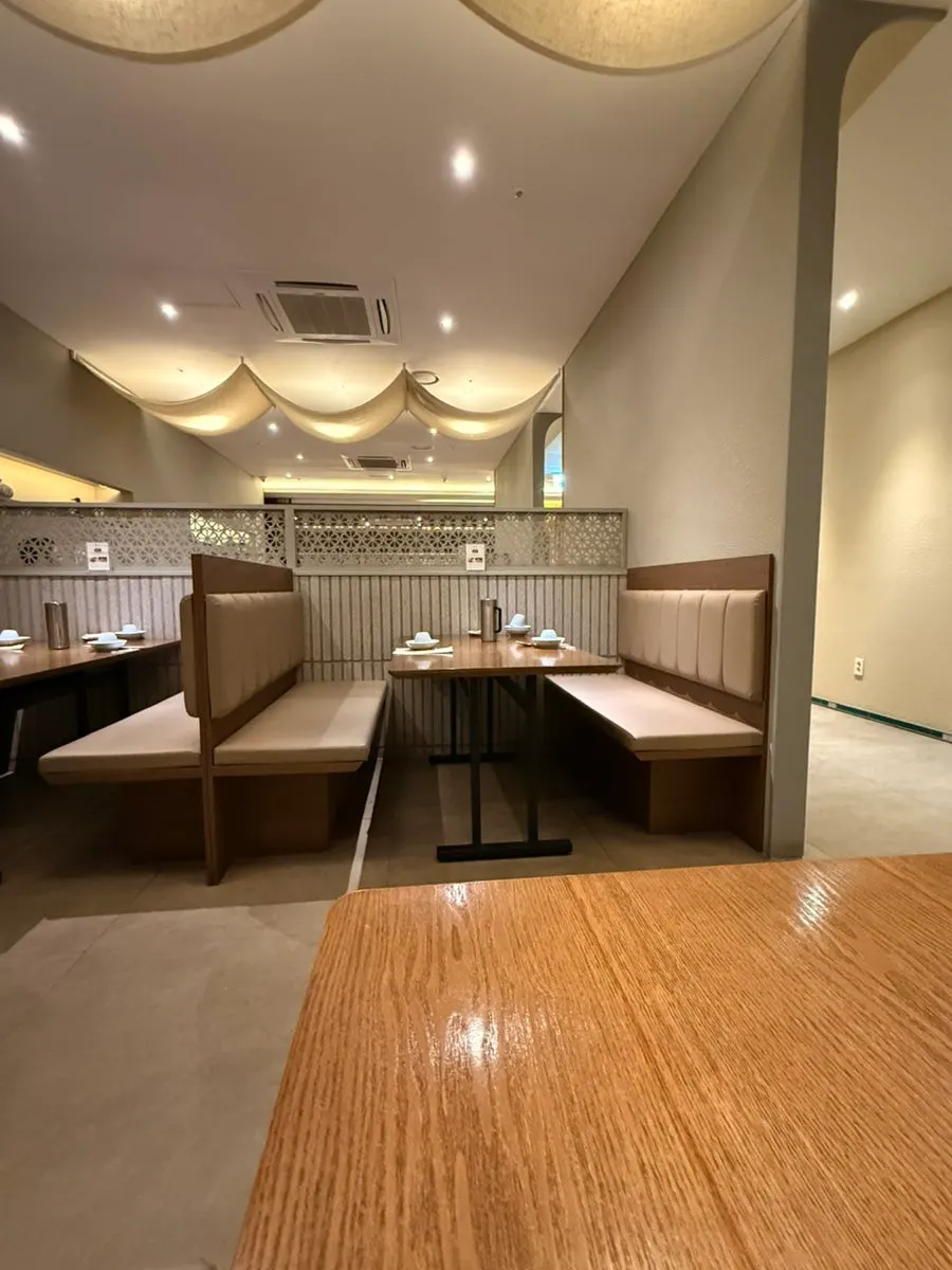 Interior of Modam Dining Gwanghwamun divided by partitions