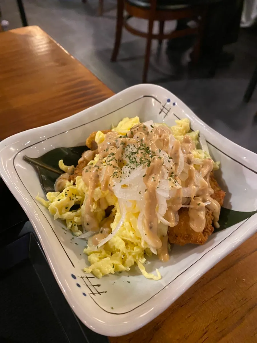 계란과 함께 나온 통치킨 느낌의 가라아게