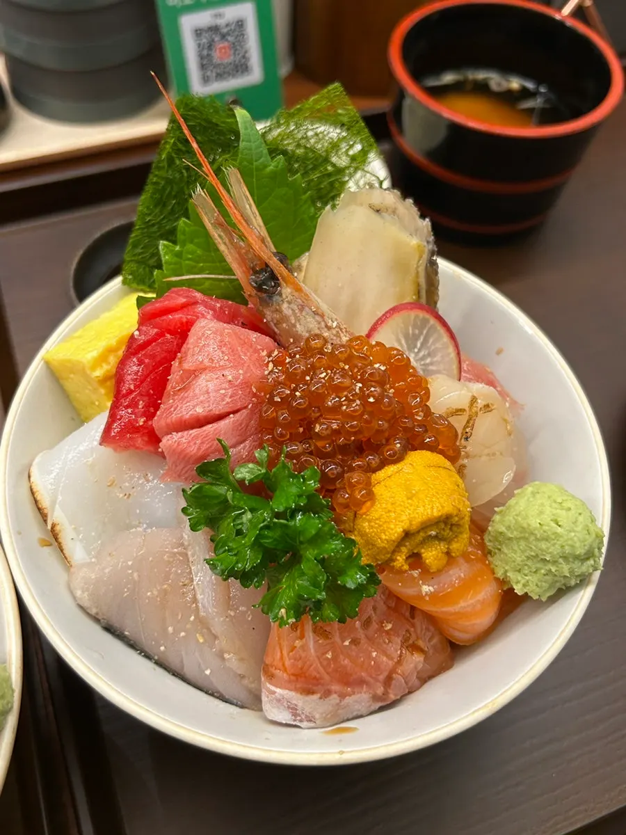 Kaisendon being carefully plated