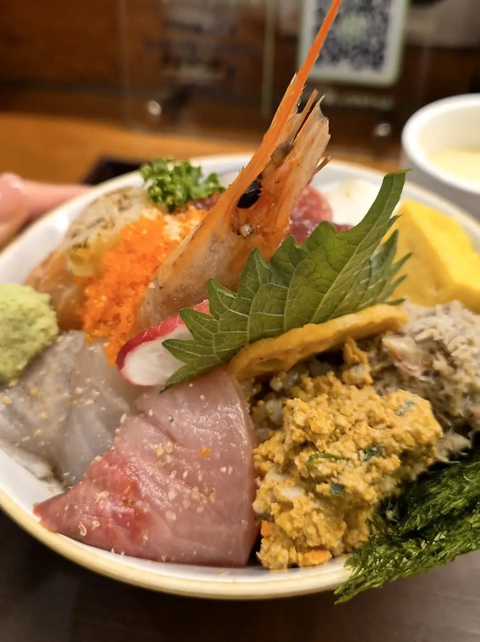 Kaisendon topped with seafood