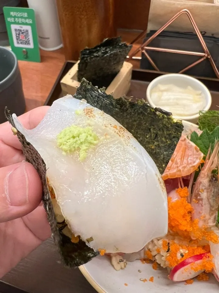 Salmon kaisendon wrapped in seaweed