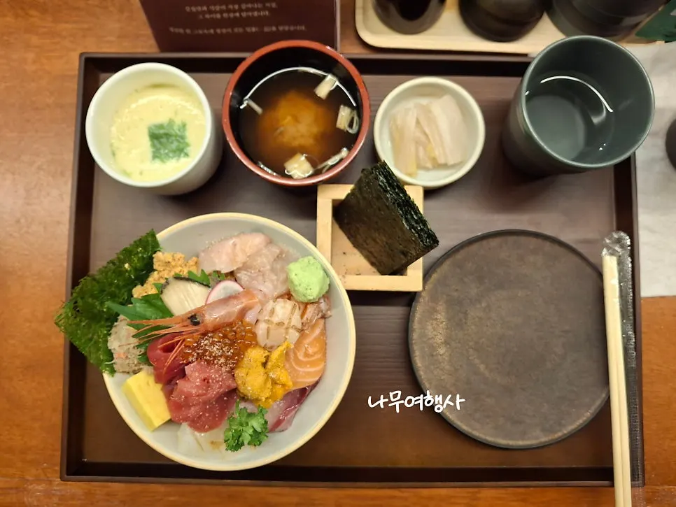 Seafood in the premium kaisendon