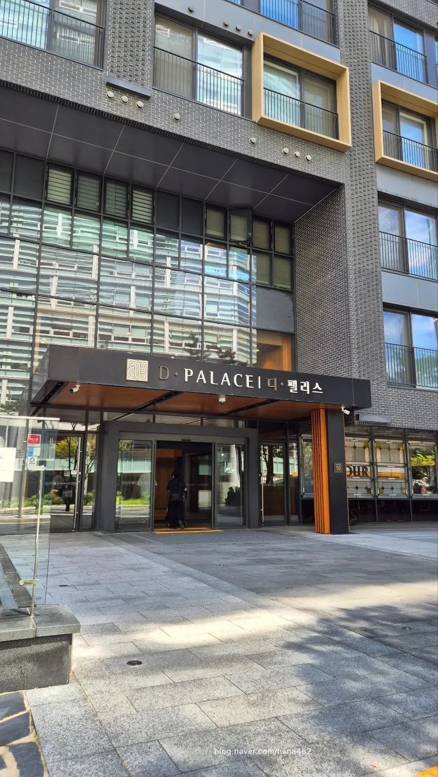 Parking information for Modam Dining visitors