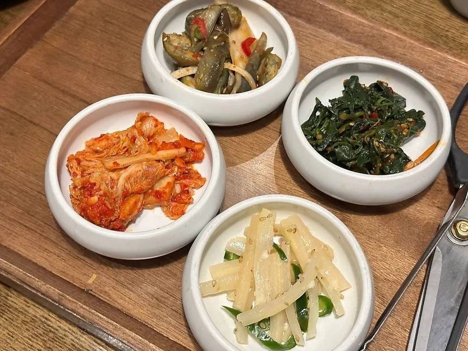 Main Korean set-meal spread