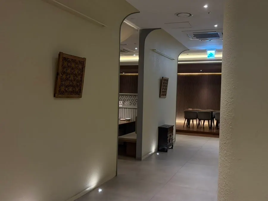 Calm interior of the hall at Modam Dining Gwanghwamun