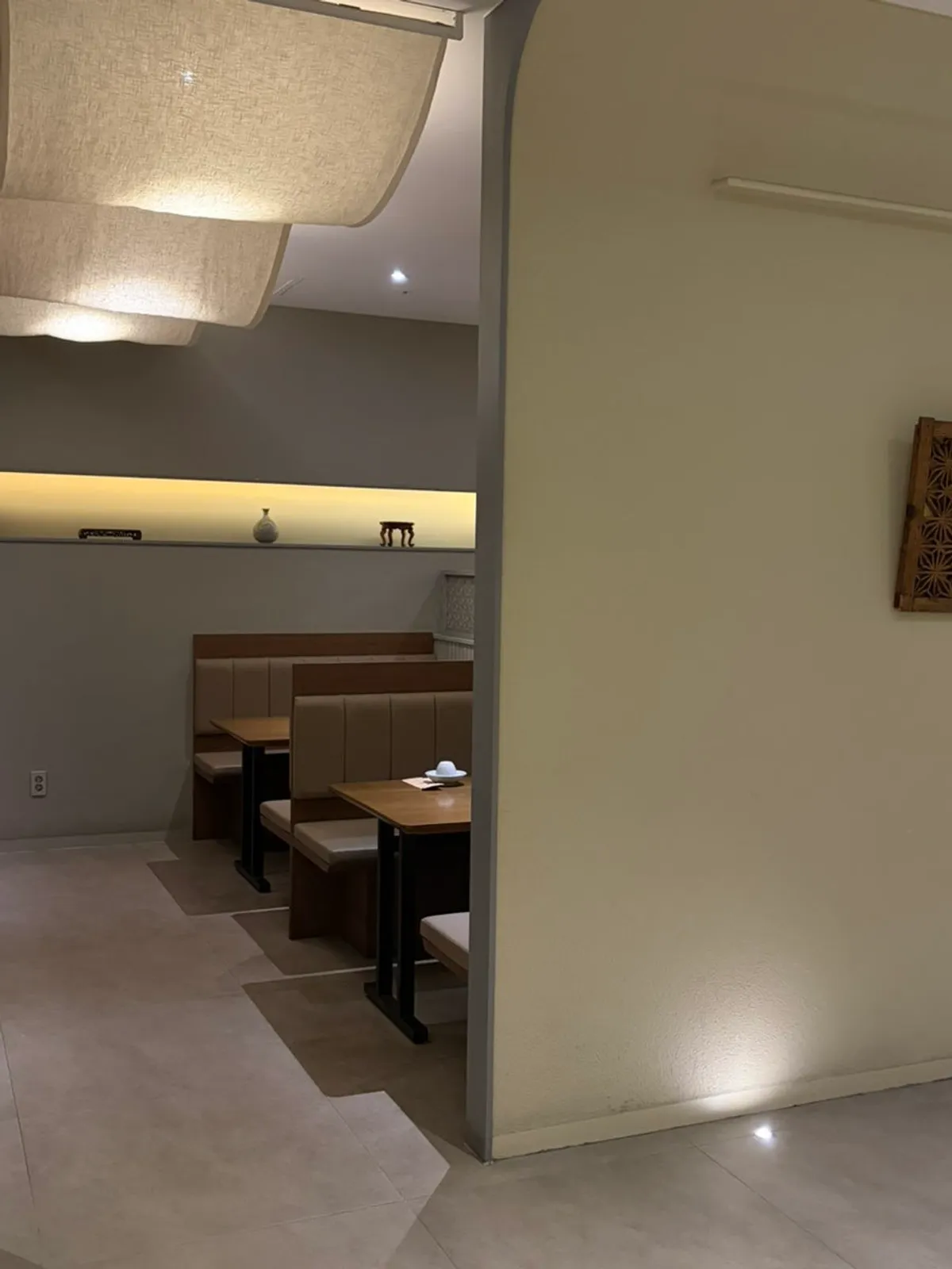 Hall seating with wide table spacing at Modam Dining Gwanghwamun