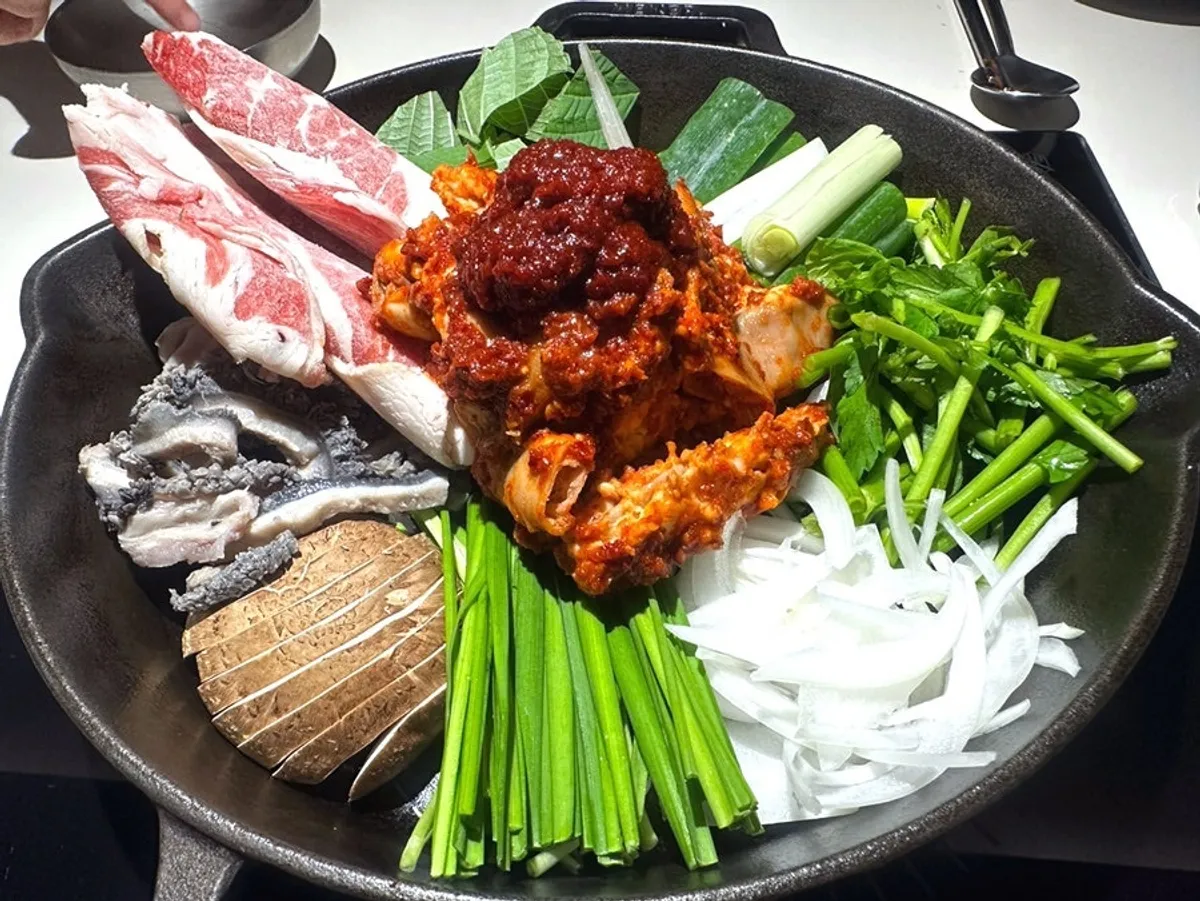 Spicy tripe hot plate with beef brisket and tripe