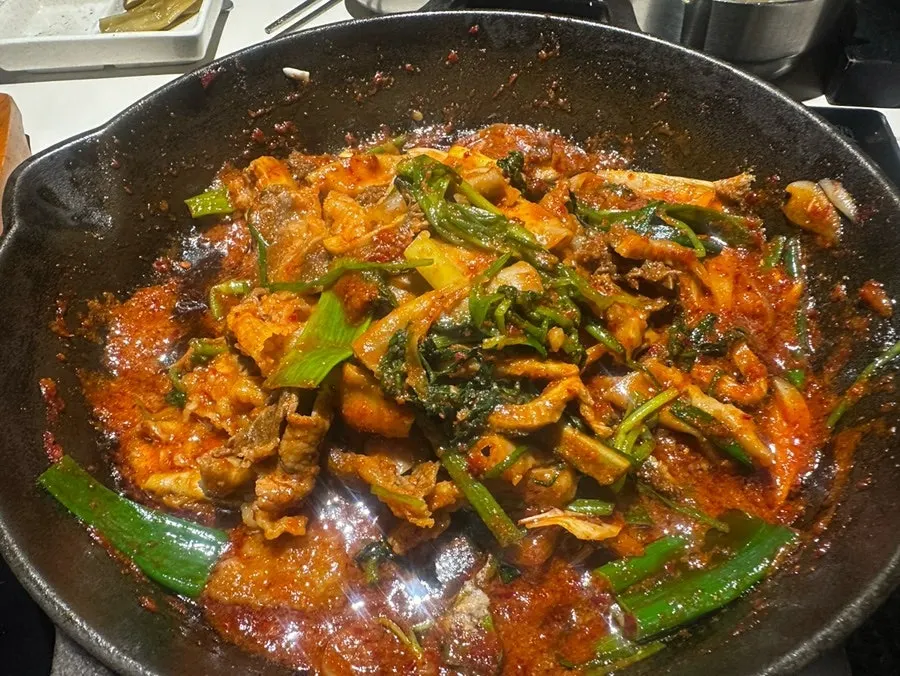 밥과 함께 먹는 철판구이 한 상