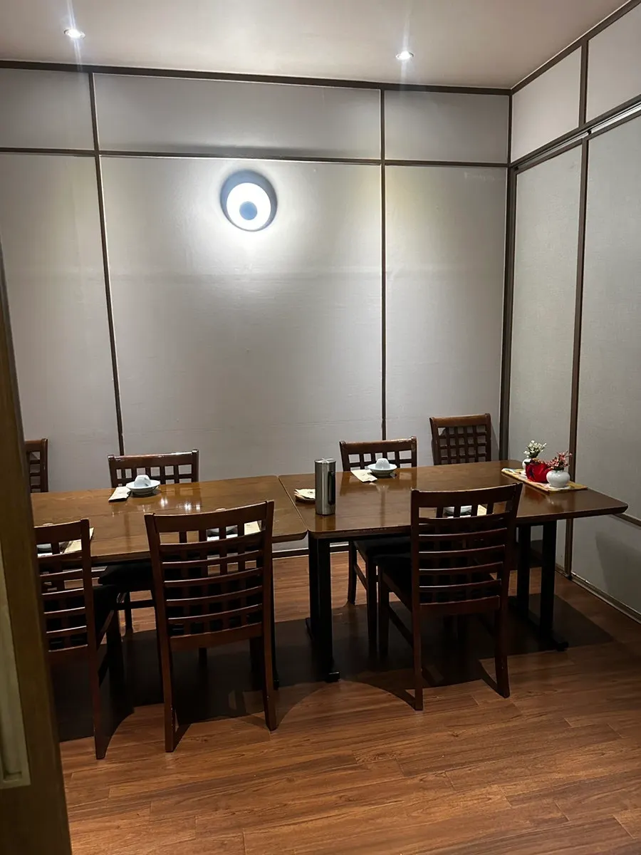 모담다이닝 광화문점 입구 쪽 공간