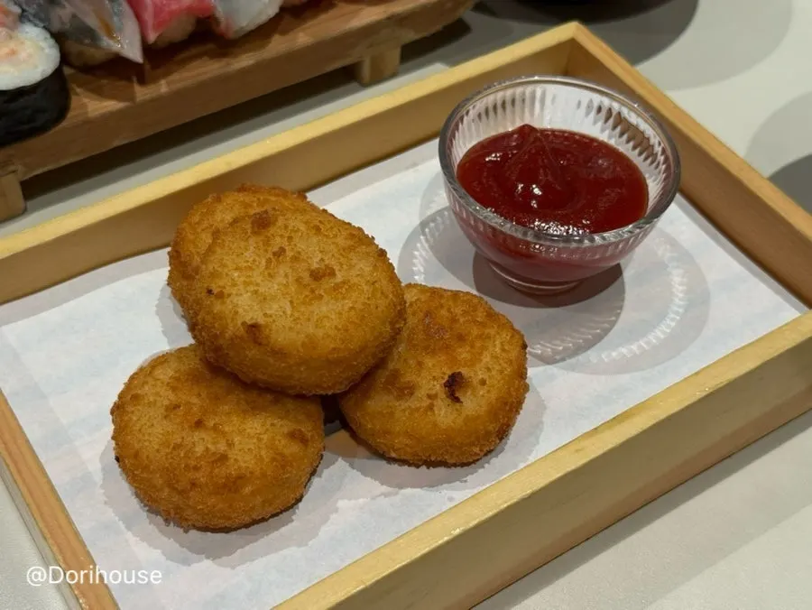 Four pieces of potato croquette served in a wooden box