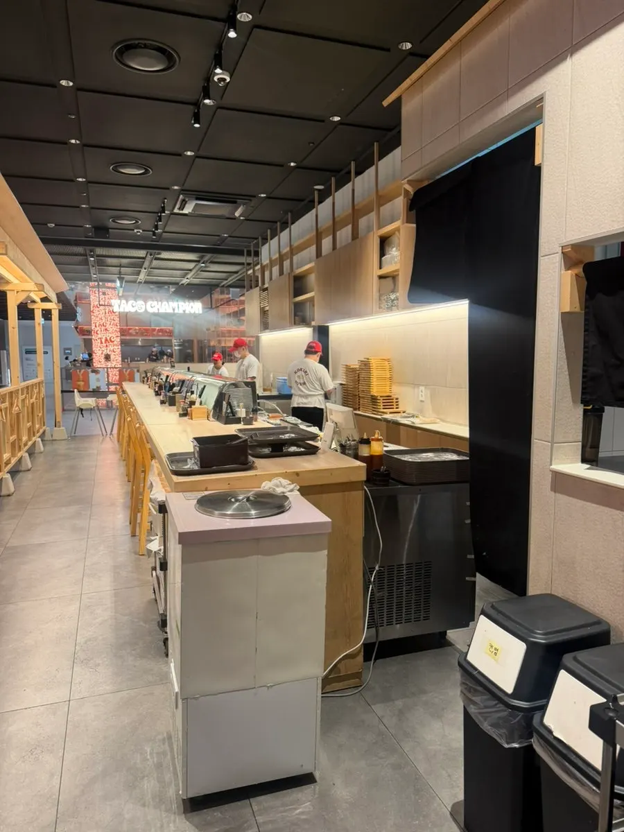 Indoor seating at Elephant Sushi Gwanghwamun