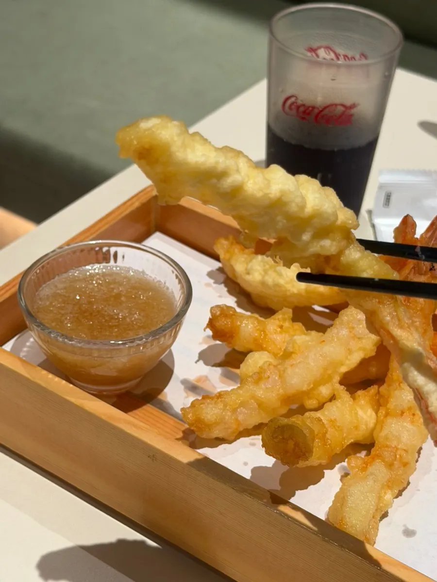 A plate of freshly fried shrimp tempura