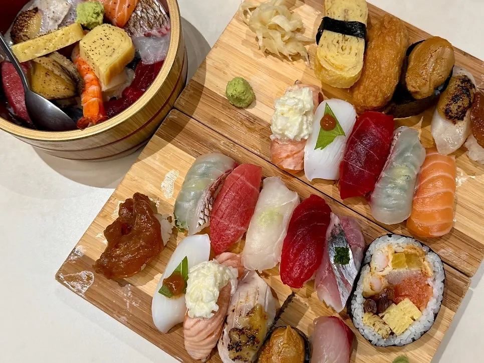並排的大象壽司A與大象壽司B