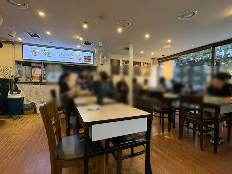 깔끔한 1층 홀 내부