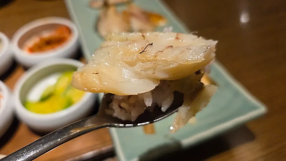 Deboned bori-gulbi served with side dishes