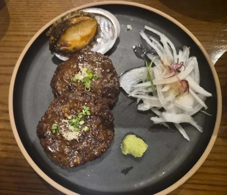 전복떡갈비 정식 메인 접시