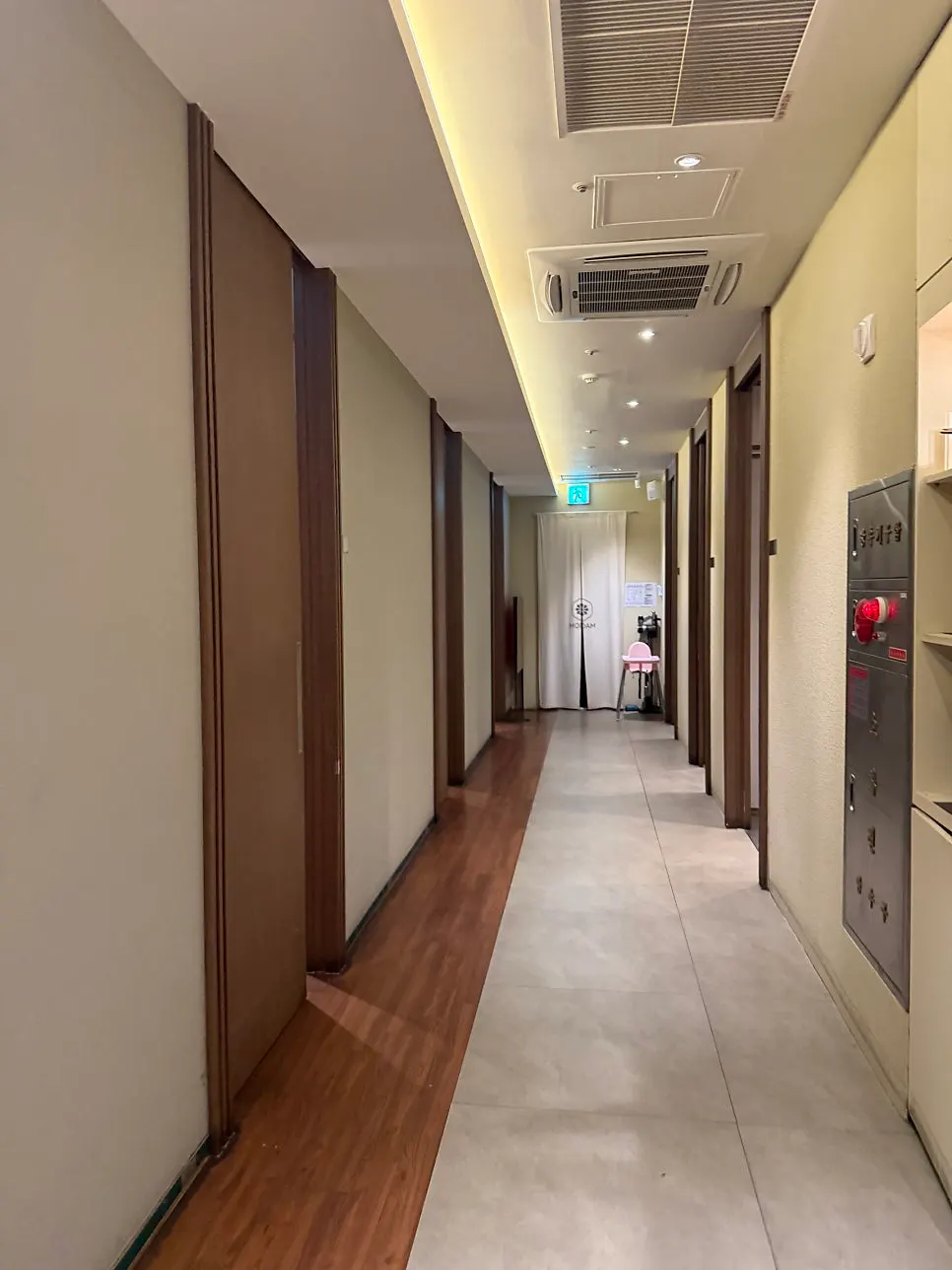 View down the hall passage at Modam Dining Gwanghwamun