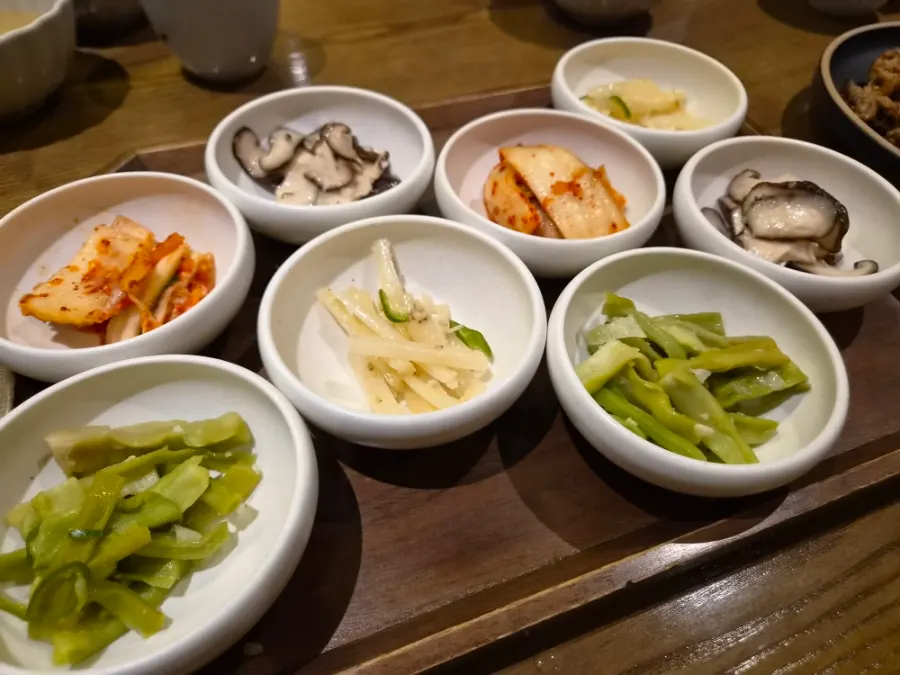 밥과 무국이 담긴 상차림