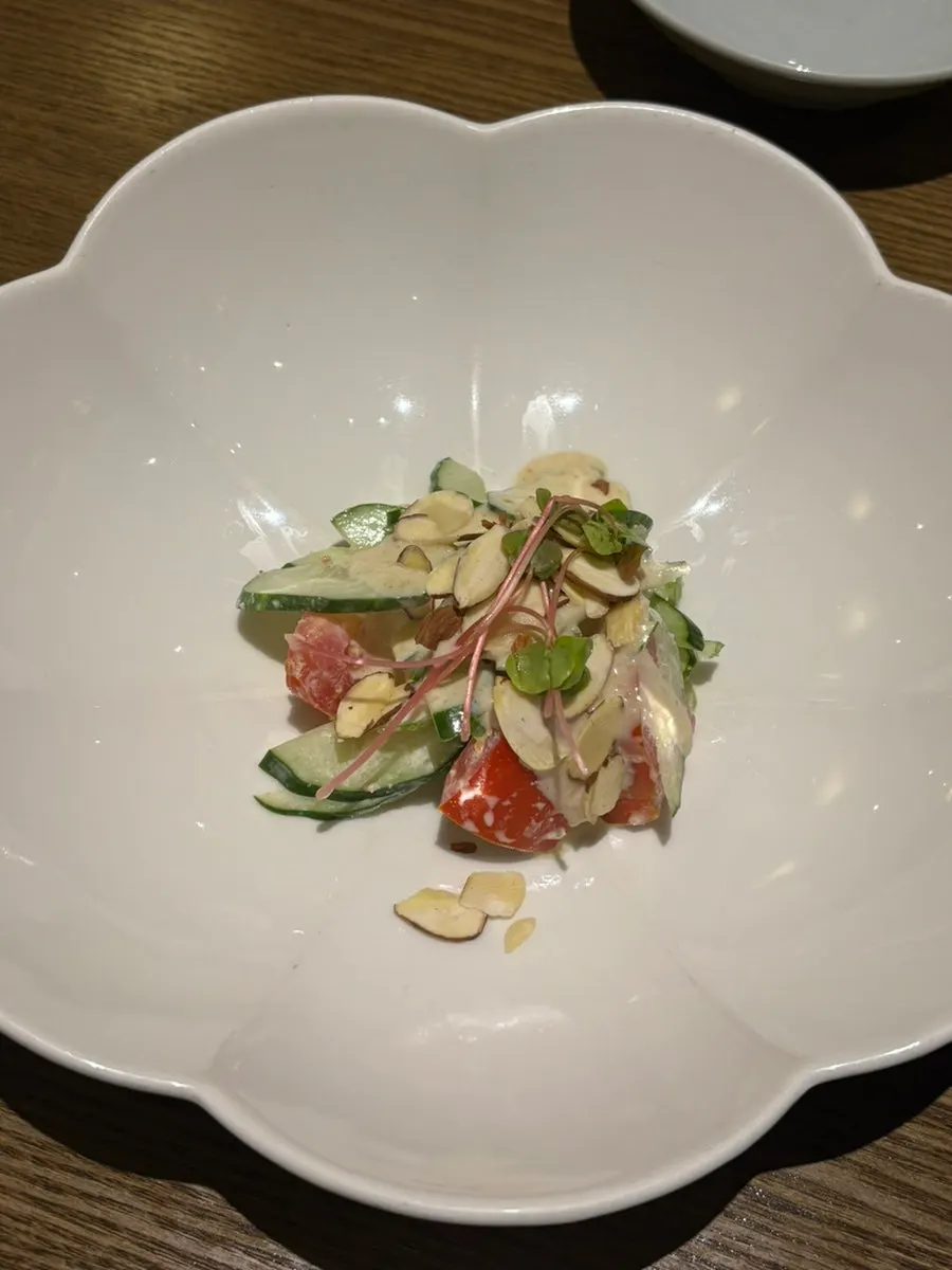 잣소스 겨자채와 토마토