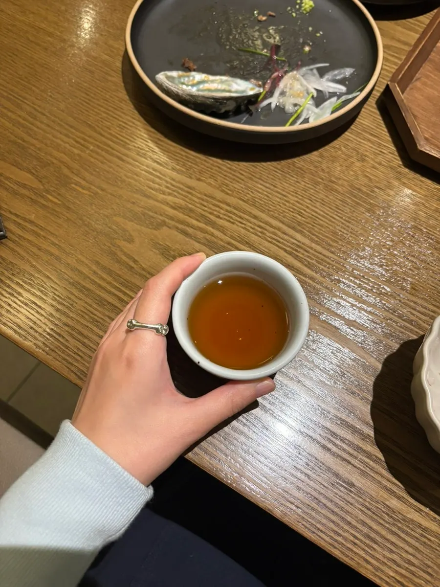 후식으로 내어준 매실차