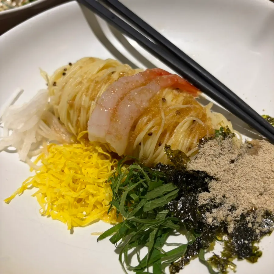 단새우 올린 들기름 카펠리니 클로즈업