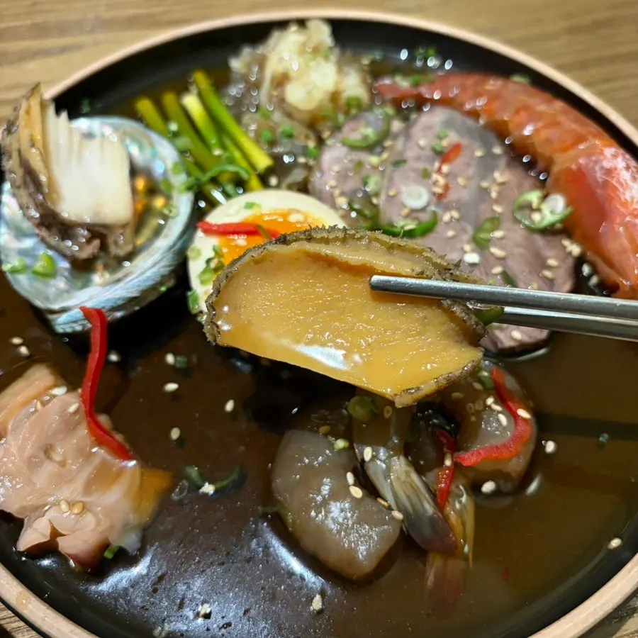 큰 새우로 만든 전복 새우장