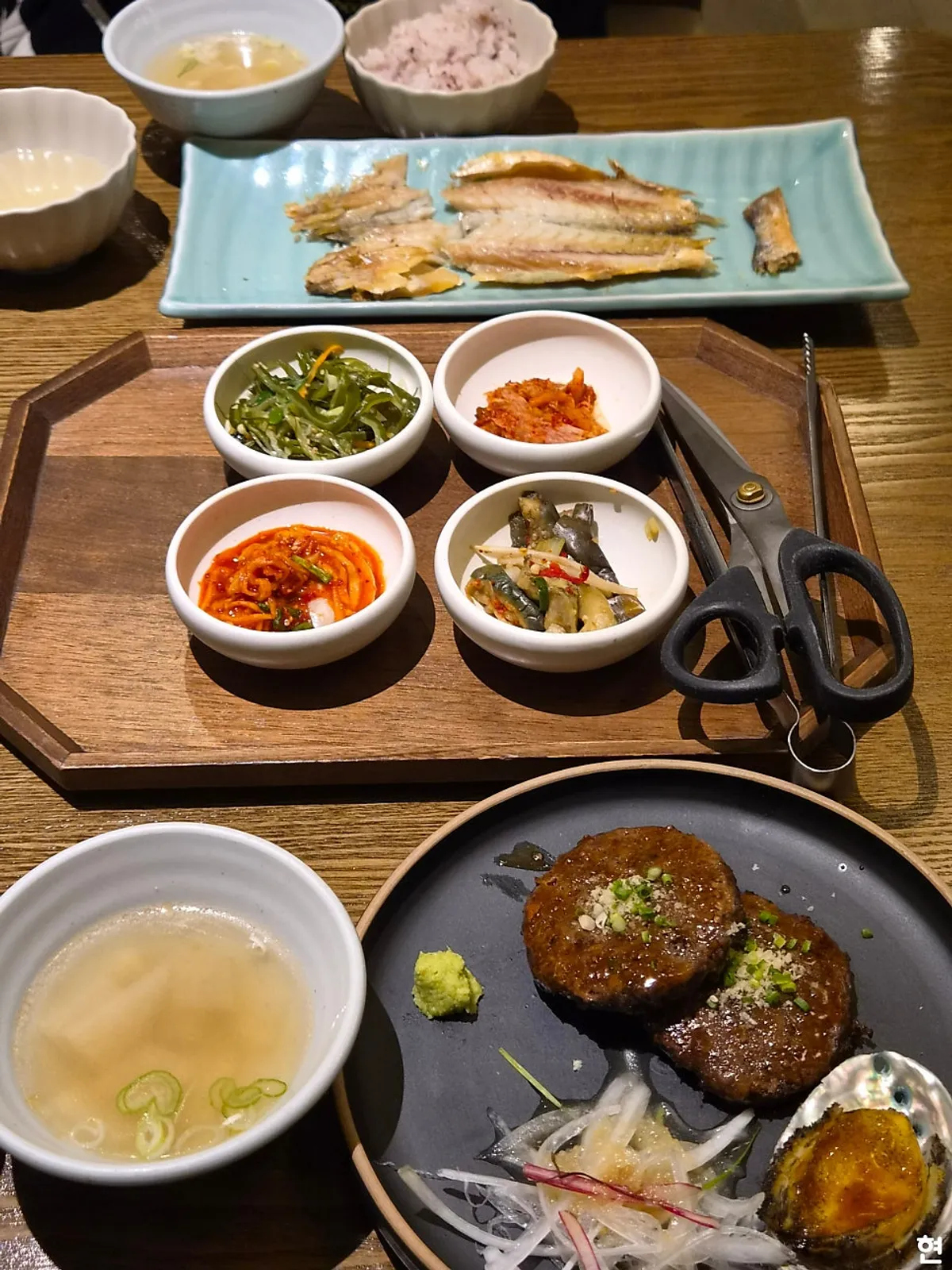 Full tray of the bori-gulbi set at Modam Dining