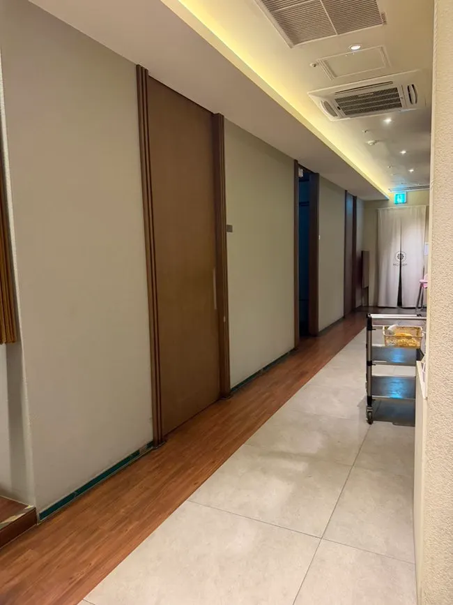 모던하게 플레이팅된 모담다이닝 한정식