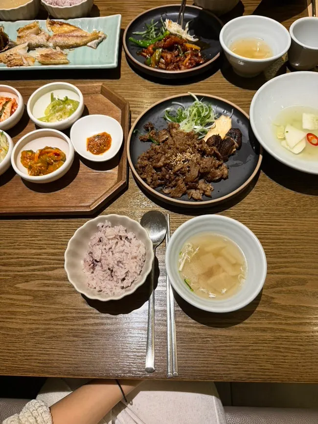 모담다이닝 광화문점 매장 내부 분위기