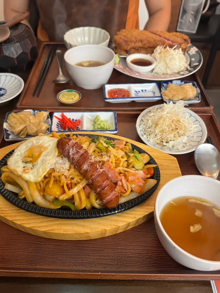 Double gyukatsu and yakisoba Neapolitan