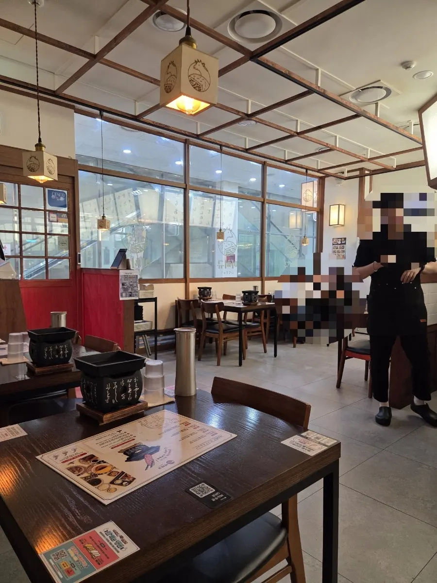 Spacious and tidy interior at Ichigyu Gwanghwamun Branch
