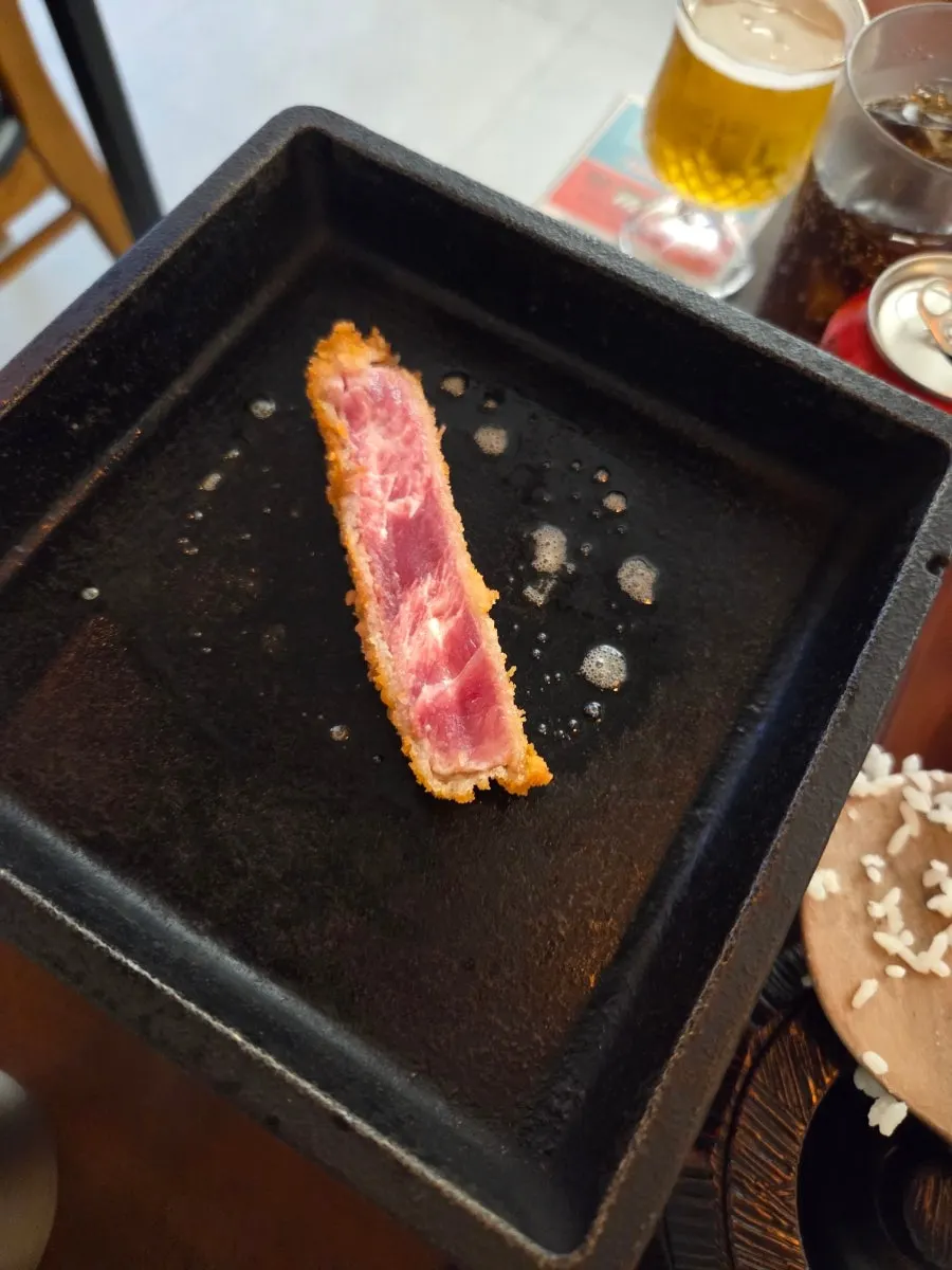 Gyukatsu and moist hambak omurice meal spread