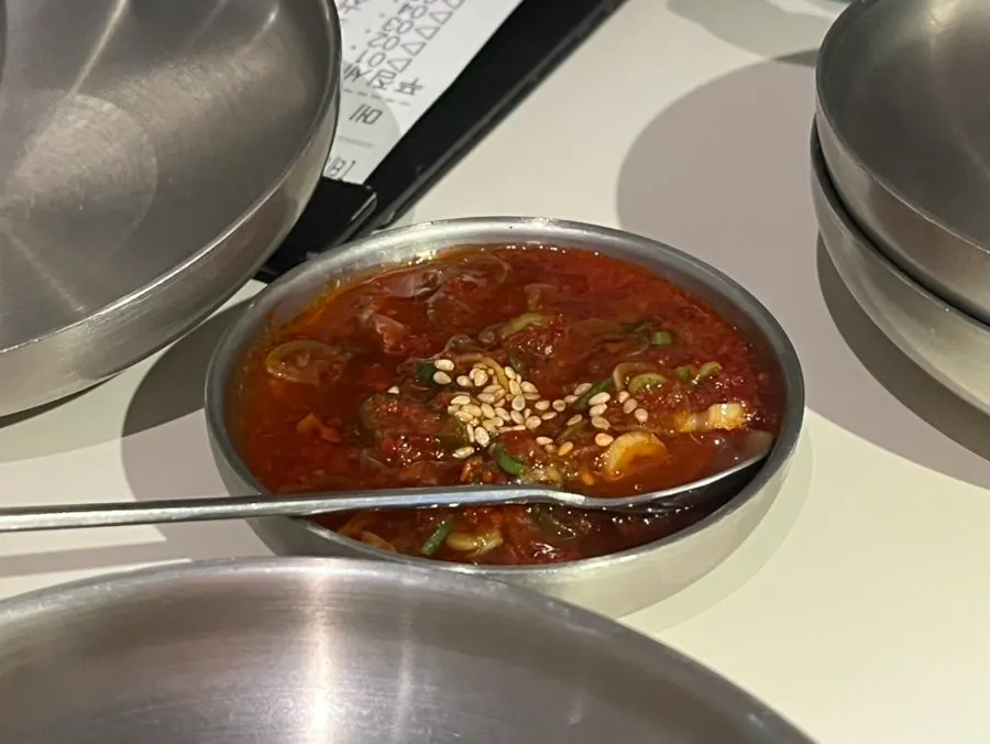 고명이 올라간 영양솥밥