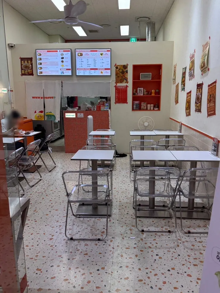 Seating inside Wystab Diet Gwanghwamun
