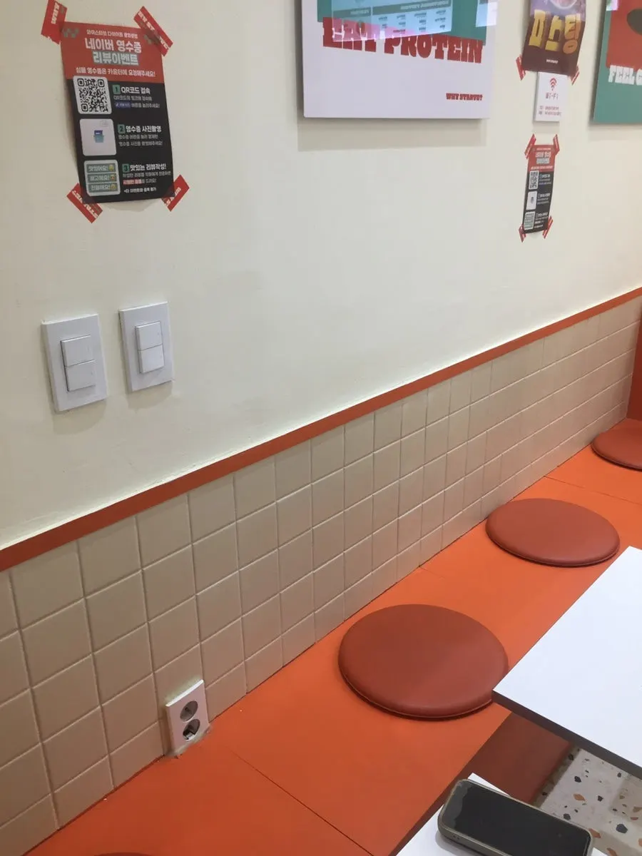 Outlet behind a Wystab seat
