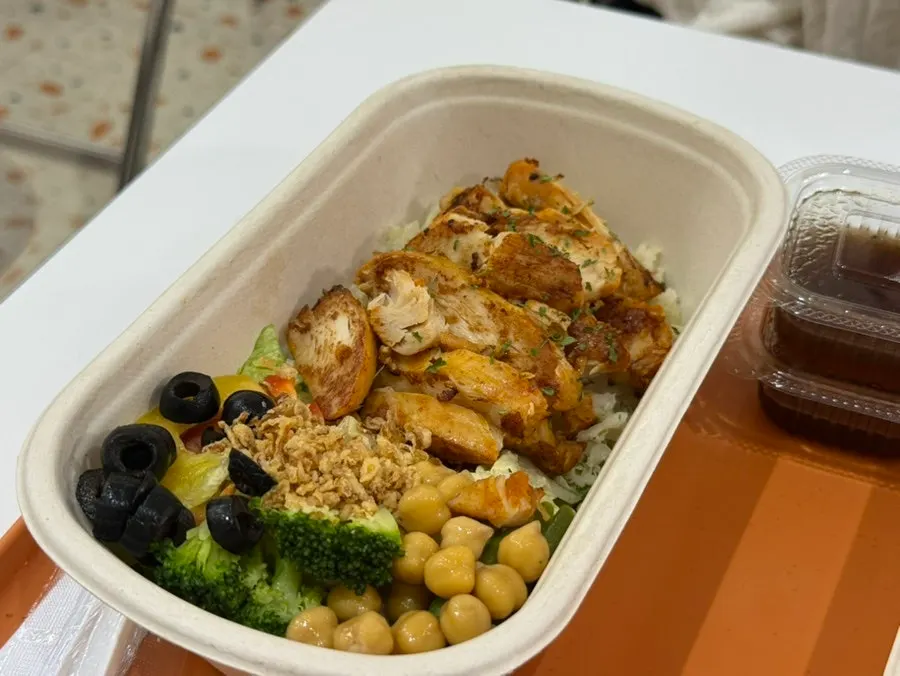 Chicken cauliflower rice protein box with oriental sauce