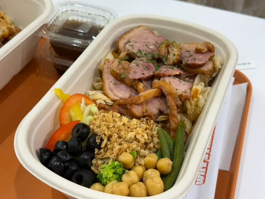 Smoked duck tofu noodle protein box with oriental sauce