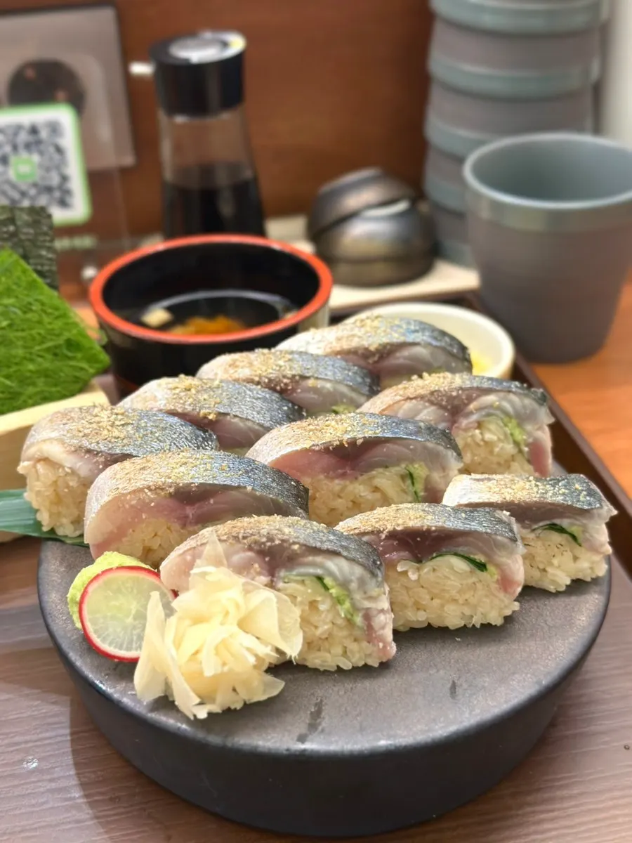 크리미한 우니가 담긴 일품 광화문점 우니이쿠라동