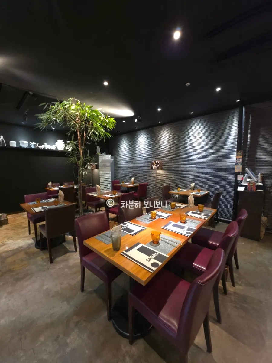 Interior space at SABAL Gwanghwamun