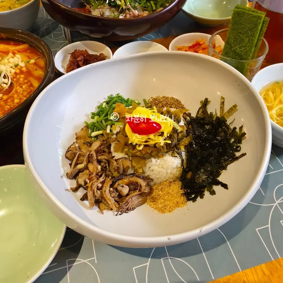 Mild bibimbap and noodles at SABAL, a Gwanghwamun Korean restaurant