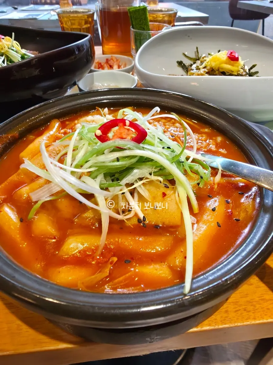 Mild bibimbap and noodles at SABAL, a Gwanghwamun Korean restaurant