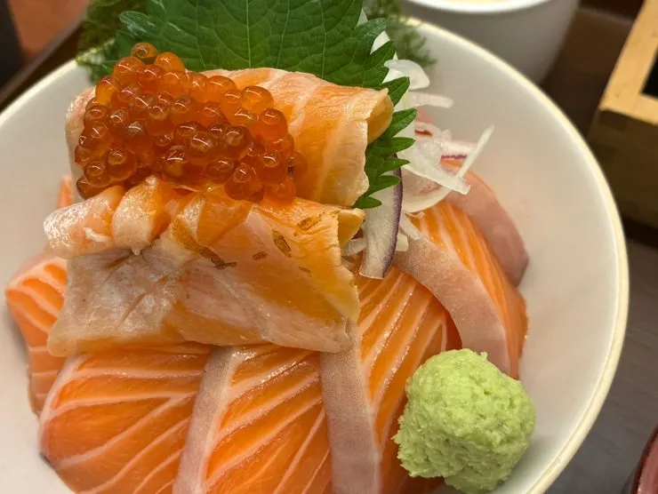 Close-up of salmon sake-don topped with salmon belly and roe