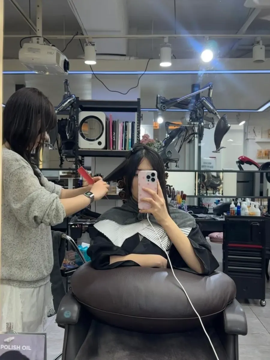 옆 볼륨과 사이드뱅 확인하는 시술 전 모습