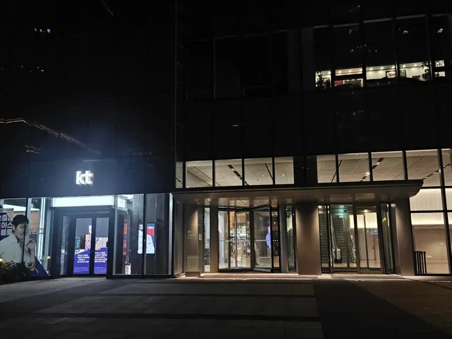 Entrance to the KT Gwanghwamun Building West underground restaurant area
