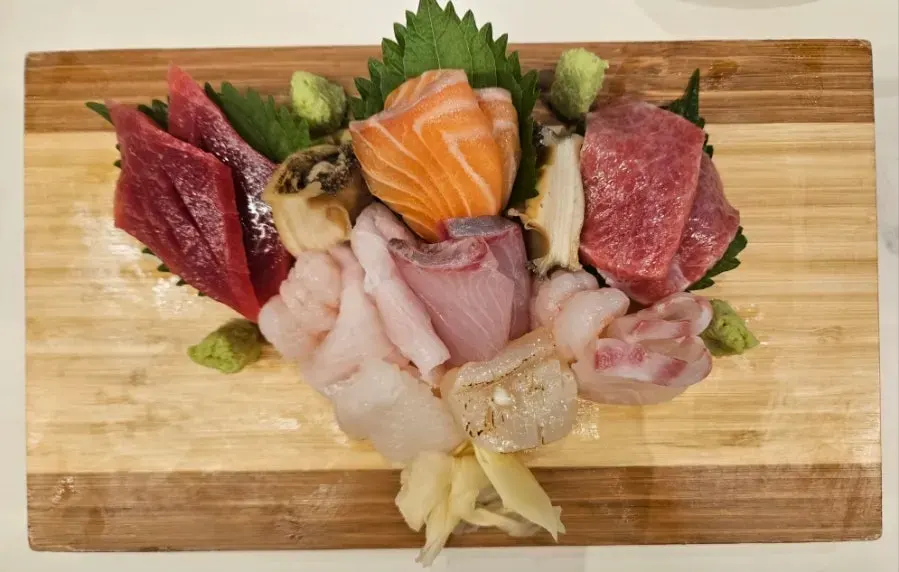 Sashimi platter with several varieties