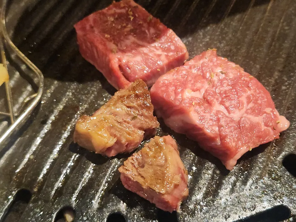 Square galbi-sal on the grill